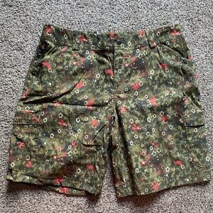 Duluth Trading Company Dry on the Fly shorts size 16. Olive green pattern